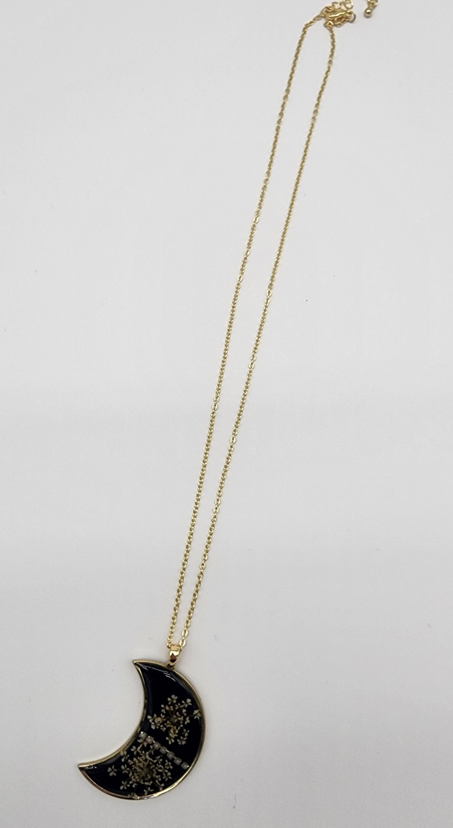 Queen Anne's Lace Black Necklace