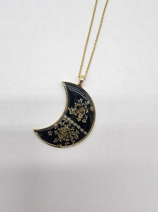 Queen Anne's Lace Black Necklace