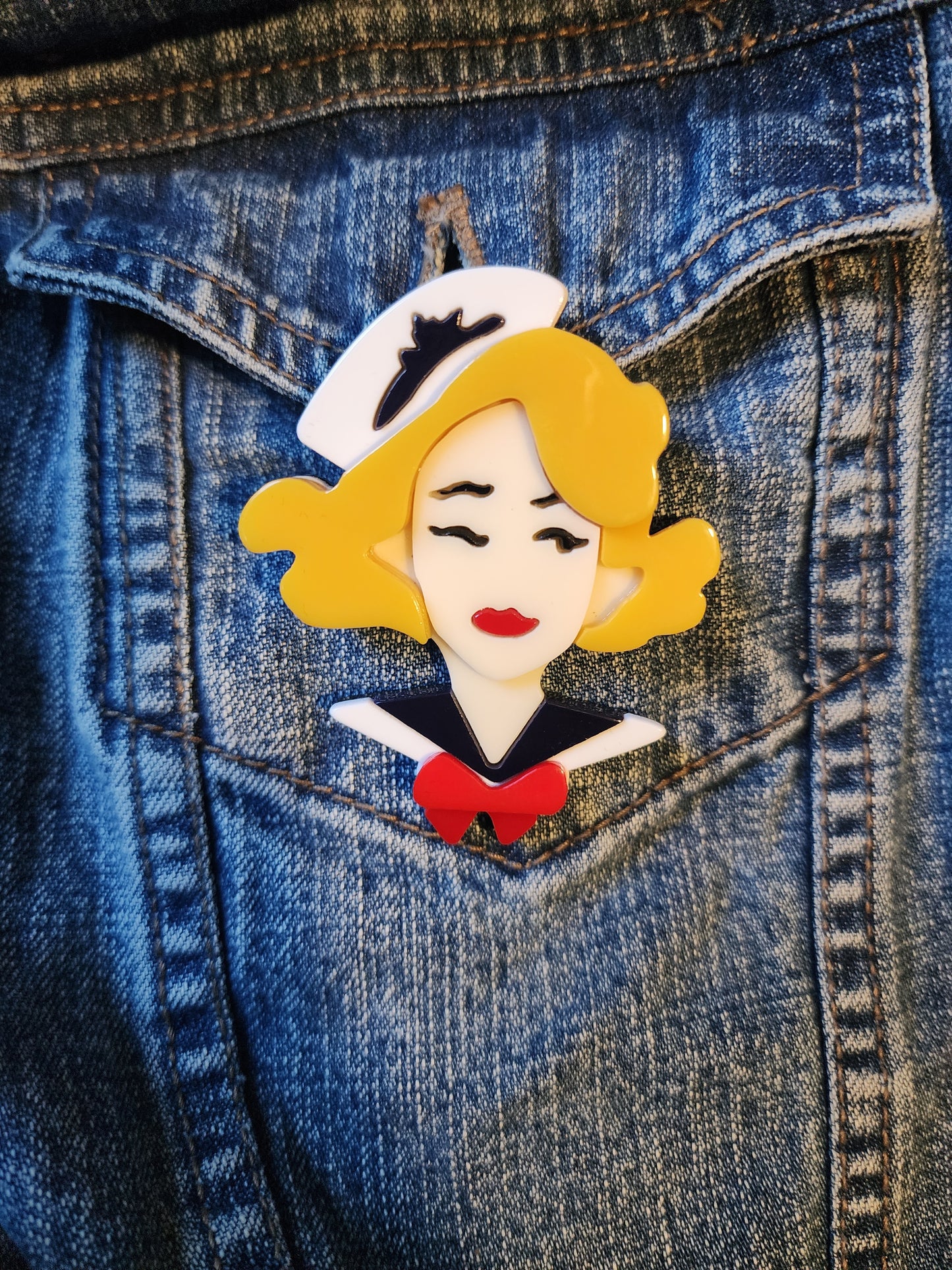 "Clara" Pin/ Brooch