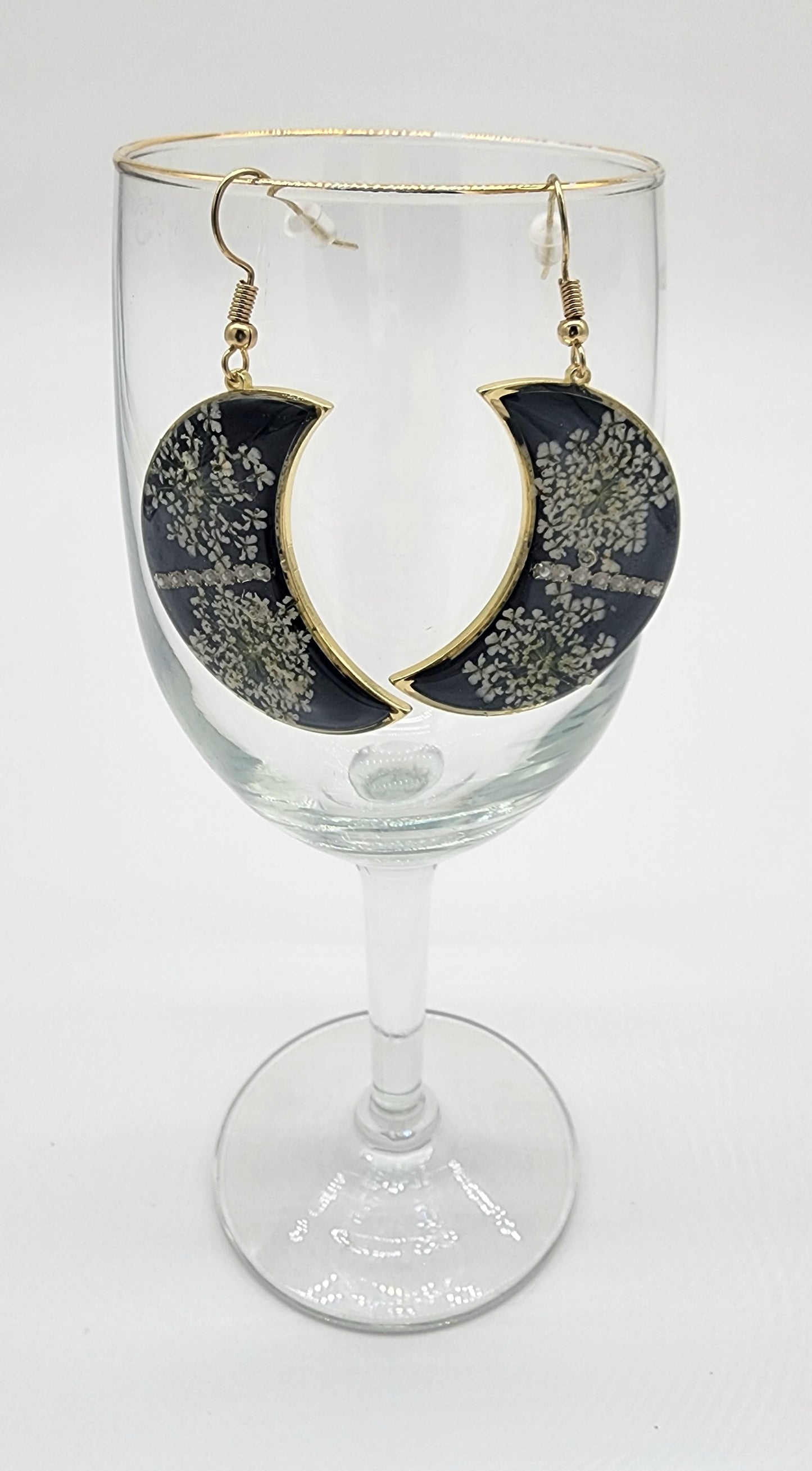 Queen Anne's Lace Black Earrings